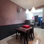Riqayraa Muslim Homestay
